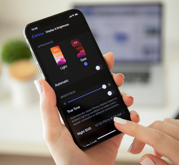 Como ativar modo noturno nos sistemas IOS e Android?
