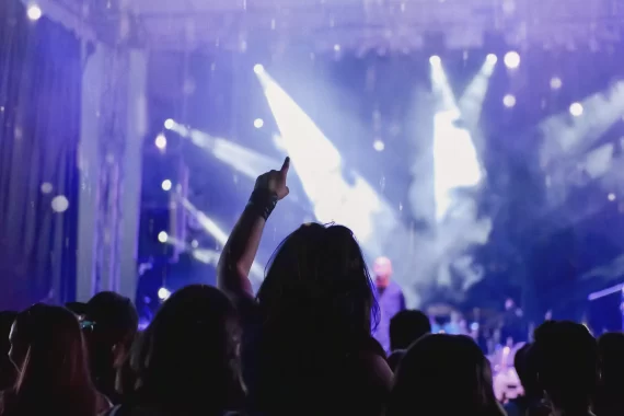 Ligga estará no show de lançamento do último álbum do Arctic Monkeys, na Pedreira Paulo Leminski
